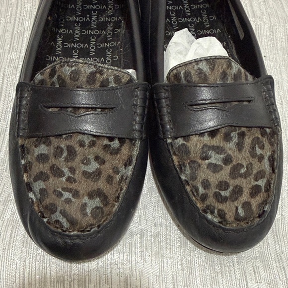 Vionic Women's Black Loafers with Leopard Print - Picture 5 of 7